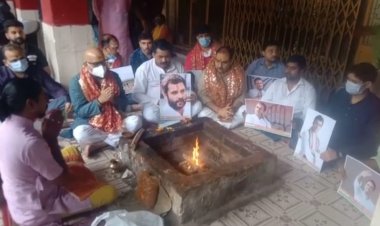 कांग्रेस नेताओं ने हवन-पूजन कर मनाया राहुल गांधी का जन्मदिन...