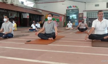अंतरराष्ट्रीय योग दिवस पर अफसरों ने किया योगाभ्यास, लोगों से की योग अपनाने की अपील...