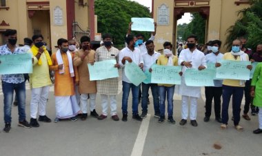 छात्रों के ऊपर लगे गैंगेस्टर  के विरोध में एनएसयूआई से जुड़े छात्रों का प्रदर्शन...