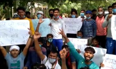 सेना भर्ती कराने की मांग को लेकर जिला मुख्यालय पर प्रदर्शन...