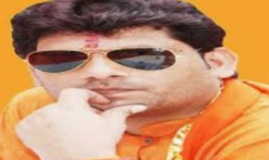 विहिसे अध्यक्ष अरुण पाठक की पत्नी का आरोप देर रात घर में घुसी पुलिस, डीबीआर और मोबाइल उठा ले गई...