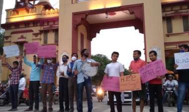 हनुमान प्रसाद पोद्दार अंध विद्यालय बंद होने से नाराज दिव्यांग छात्रों का प्रदर्शन...