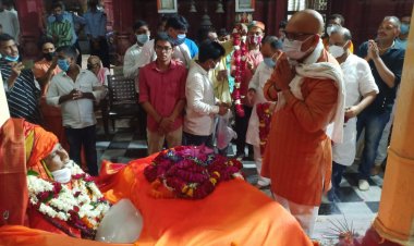 अजय राय सहित कांग्रेस नेताओं ने अर्पित की अन्नपूर्णा मंदिर के महंत को श्रद्धांजलि...