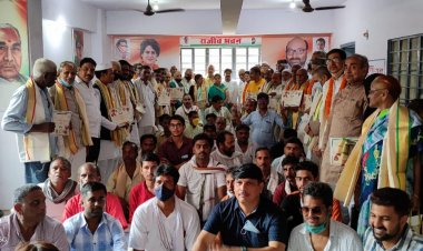 पुराने कांग्रेस कार्यकर्ताओं का हुआ सम्मान...