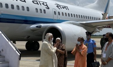 बनारस पहुंचे प्रधानमंत्री, सीएम योगी और राज्यपाल ने किया स्वागत...