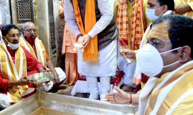 गृहमंत्री अमित शाह ने बाबा विश्वनाथ का किया दर्शन-पूजन, सीएम योगी आदित्यनाथ रहे मौजूद...