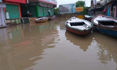 शहर की ओर चल पड़ी गंगा, जलस्तर में लगातार बढ़ाव जारी...