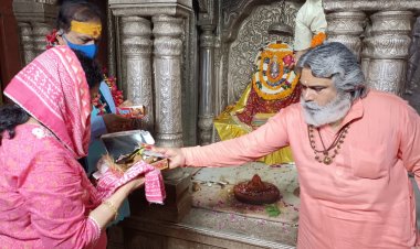 बनारस पहुंचे बसपा महासचिव सतीश मिश्रा बाबा विश्वनाथ और माता अन्नपूर्णा का किया दर्शन...