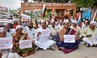 भगवान विश्वकर्मा की जयंती पर धरना देकर की अवकाश की मांग...