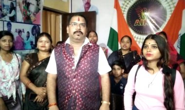 बलात्कार दुष्कर्म करने वाले अपराधियों के प्राइवेट पार्ट और हाथ पांव काट कर जिंदा छोड़ देना चाहिए :- आईना प्रमुख सुमित स्वामी