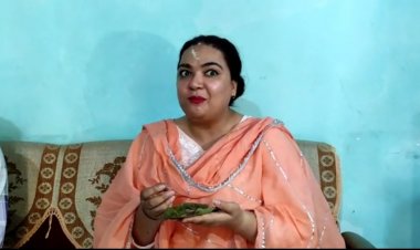 बॉलीवुड अभिनेत्री नयनी दीक्षित पहुंची वाराणसी श्री काशी विश्वनाथ मंदिर में टेका माथा,अपनी आने वाली वेब सीरीज के वर्कशॉप में छात्रों को दिए एक्टिंग के टिप्स