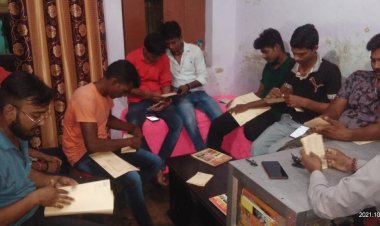 प्रधानमंत्री के किये कार्य के बारे में सभी पद अधिकारियों के साथ बधाई देने के लिए पोस्ट कार्ड पर लिखा गया...