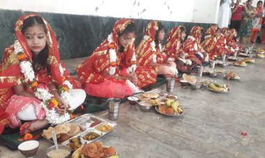 बाबा कीनाराम आश्रम में पूजी गयी कुमारी कन्याएँ, भैरव के बाल स्वरूप पखारे गए पाँव