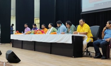 बीजेपी आईटी एवं सोशल मीडिया विभाग की लगी कार्यशाला, बोले अमित मालवीय जो कभी मंदिर नहीं जाते थे वह दुर्गा स्तुति कर रहे हैं, उन्हें महानवमी और रामनवमी में अंतर नहीं पता