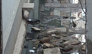 प्रधानमंत्री के संसदीय  क्षेत्र के गलियों का हाल दयनीय...