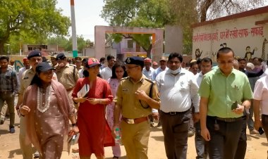 मंडलायुक्त व आईजी जोन कानपुर ने परौख  गांव का किया भ्रमण, कराए जा रहे कार्यो का लिया जायजा, दिए निर्देश