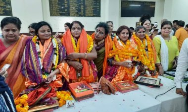 समाजसेवी संस्थाओं ने ज्ञानवापी  की याचिका दायर करने वालो को सम्मानित किया