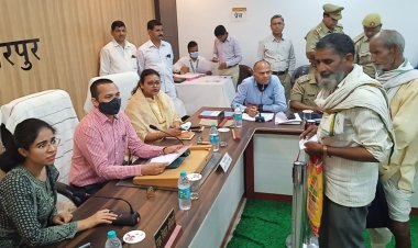 मंडलायुक्त ने जिला स्त्तरीय संपूर्ण समाधान दिवस के अवसर पर अकबरपुर तहसील में सुनी जन समस्याएं...