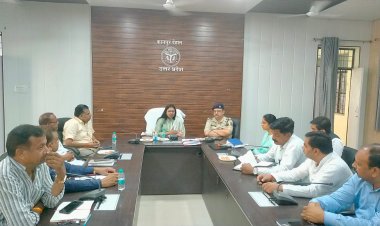 जिलाधिकारी ने महामहिम के संभावित दौरे के दृष्टिगत जनप्रतिनिधियों एवं अधिकारियों के साथ की बैठक,दिए निर्देश