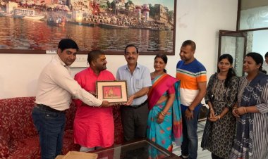 ज्योतिष सम्राट पंडित पुरुषोत्तम दूबे जी के स्वागत का अवसर मिला: अभिषेक सिंह