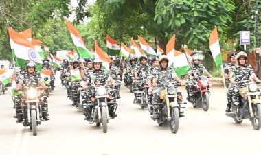 भारत माता की जय व वंदे मातरम जयकारों के साथ 95 बटालियन केंद्रीय रिजर्व पुलिस बल ने एक वृहद बाइक रैली का आयोजन किया