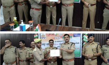 कप्तान ने प्रशस्ति पत्र देकर किया सम्मानित,थानाध्यक्ष अतुल कुमार व कांस्टेबल राहुल,अपराधियों पर कहर बनकर टूटे...