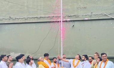 प्रदेश अध्यक्ष श्री नरेंद्र शर्मा ने बड़ौत जिला बागपत में झंडारोहण किया...