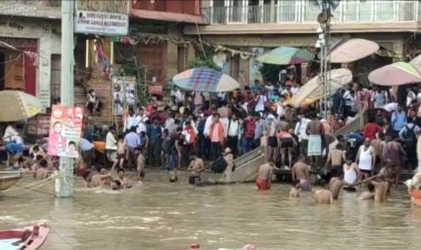 वाराणसी में वार्निंग पहुंच लेबल के करीब पहुंचा गंगा का जलस्तर, बाढ़ का खतरा बढ़ा...