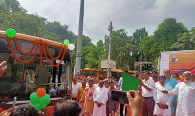 जल शक्ति मंत्री ने इलेक्ट्रिक बसों को हरी झंडी दिखाकर किया रवाना...