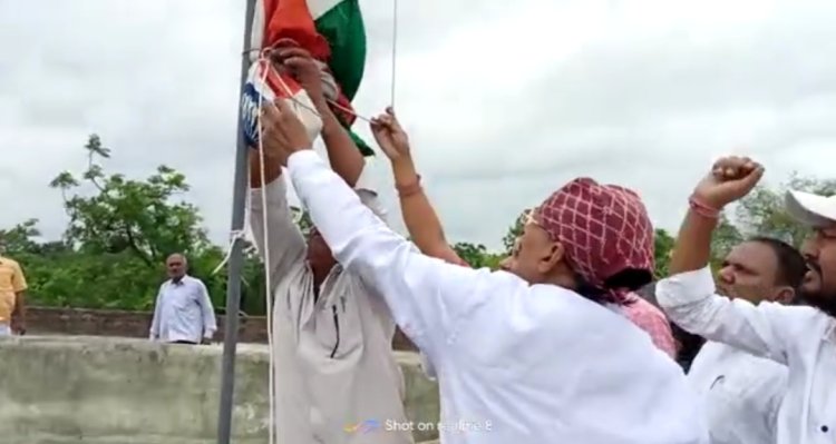 सर्वोदय बाल विद्या मंदिर में किया गया ध्वजारोहण...