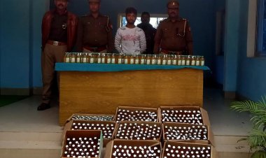 बबुरी पुलिस ने किया बड़ी कार्यवाही, 605 शीशी देशी शराब के साथ अभियुक्त गिरफ्तार...