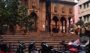 मंदिर की जमीन पर तबेला, रेस्टोरेंट और दुकानों द्वारा किया गया है अतिक्रमण...