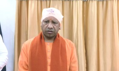 सीएम योगी ने संत शिरोमणि गुरु रविदास के दरबार में टेका मत्था...