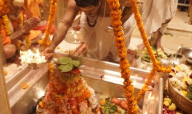 हर हर महादेव के जयघोष से गुंजा काशी,सुबह से काशी विश्वनाथ दरबार में भक्तों की भीड़