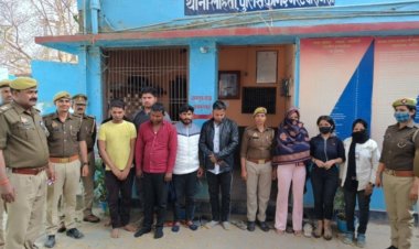 सीमेंट पाइप बनाने वाली फैक्ट्री में छापेमारी कर पुलिस ने देह व्यापार का किया भंडाफोड़...