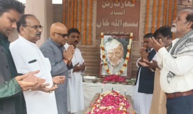 Varanasi:उस्ताद शहनाई सम्राट को लोगों ने यूं किया याद,मंदिर में बैठ कर करते थे शहनाई का रियाज