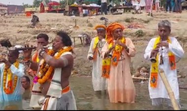 इंद्र को प्रसन्न करने के लिए शहनाई वादन , बारिश के लिये गंगा में खड़े होकर वादकों ने लगाई गुहार