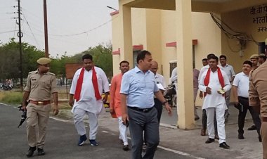 डीएम ने ईवीएम वेयर हाउस का किया निरीक्षण, दिए आवश्यक दिशा निर्देश