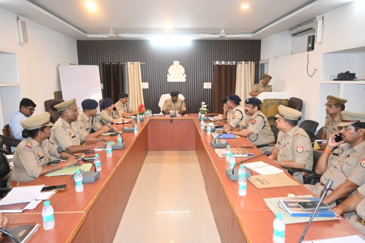 एसपी ने पुलिस लाइन में अपराध गोष्ठी आयोजित कर कानून व्यवस्था की समीक्षा