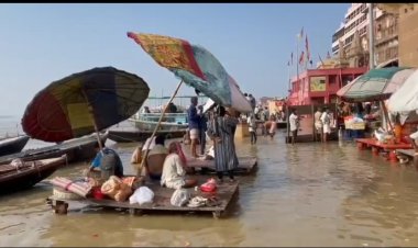 गंगा के जलस्तर में बढ़ोतरी,मंदिर-घाट डूबे गंगा आरती का भी बदला स्थान