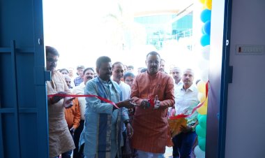 वाराणसी में लिटिल लर्नल स्कूल का हुआ उद्घाटन, महापौर अशोक तिवारी ने काटा फीता