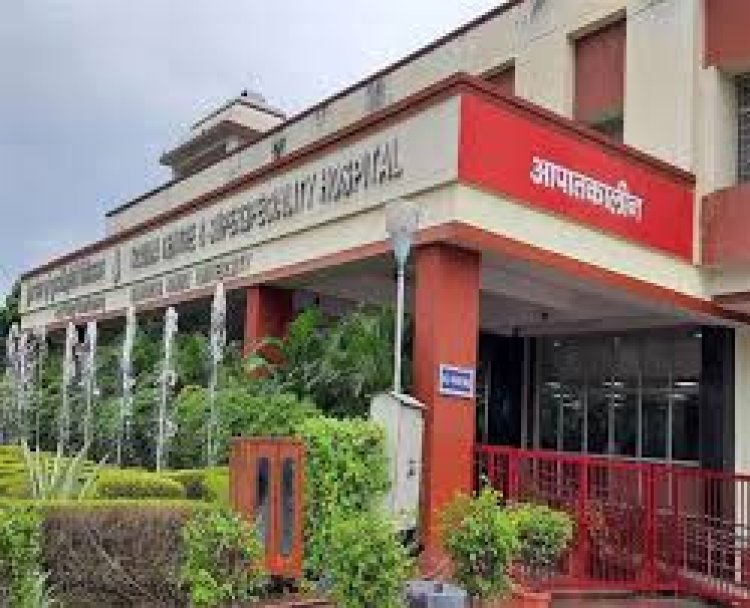 Varanasi:BHU ट्रामा के इंचार्ज सौरभ सिंह के खिलाफ PMO में शिकायत,लगाएं ये गंभीर आरोप