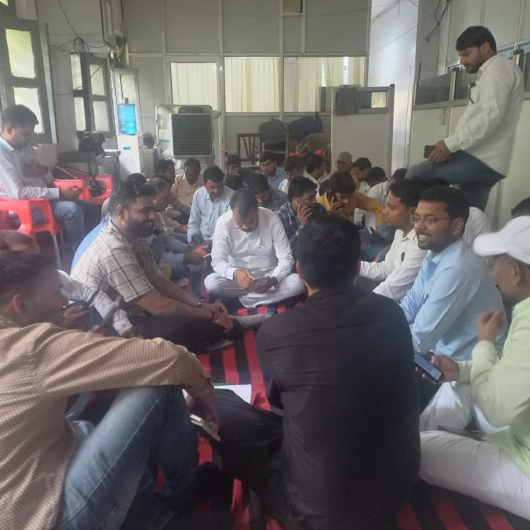 Varanasi News:प्रबंधन का तानाशाही रवैया बरकरार, प्रबंधकीय नाकामियों का शिकार हुए निर्दोष अवर अभियंता एवं प्रोन्नत अभियंता
