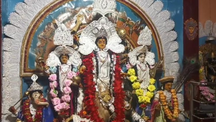 OMG News:किसी चमत्कार से कम नहीं ये मिट्टी की प्रतिमा,258 साल पहले नहीं हिला पाया कोई