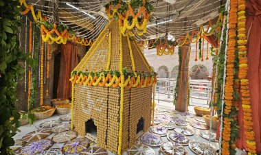 Annakut 2025:बनारसी पान से लेकर लड्डुओं का पहाड़...काशी विश्वनाथ के दरबार में सजे 56 भोग