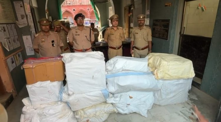 Varanasi:दिवाली से पहले वाराणसी के इस इलाके में हर वक्त मंडराता है खतरा, बन जाता है बारूद का जखीरा