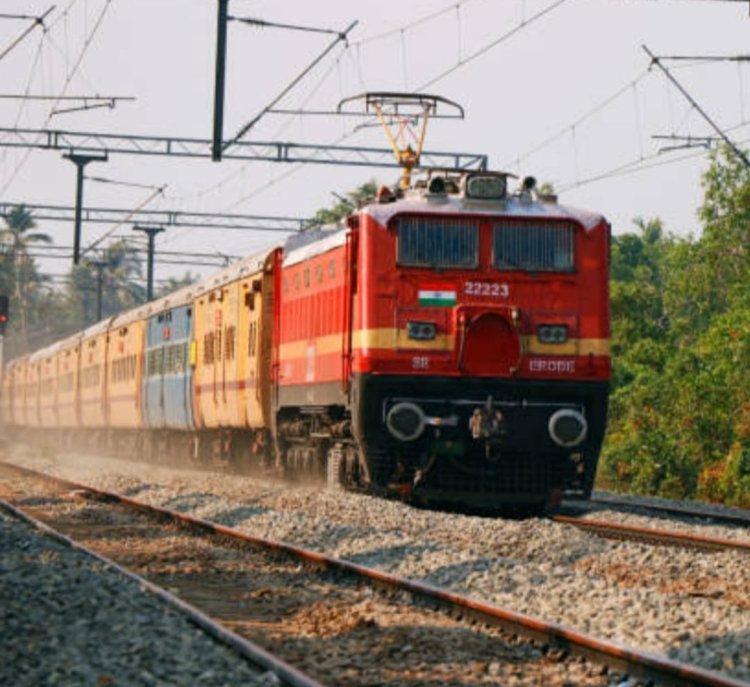 नए साल से पहले रेलवे का यात्रियों को बड़ा झटका! महंगे हो गए टिकट