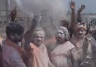 Masane Holi:भारी विरोध के बीच महाश्मशान मणिकर्णिका घाट पर बंदिशों के बीच उड़े भस्म... बाबा विश्वनाथ से जुड़ी है परम्परा