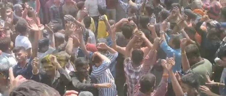 Masane Holi:मसाने होली पर  बढ़ा विवाद,सदियों नहीं बस इतने साल पहले हुई थी शुरुआत, सनातन रक्षक दल भी कूदा