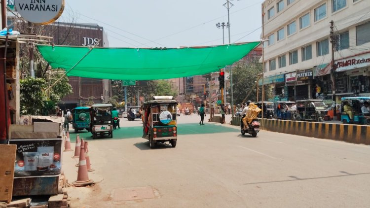 Varanasi:भीषण गर्मी के बीच नगर निगम की अनोखी पहल,शहर के चार चौराहों पर ग्रीन पर्दे से छांव की व्यवस्था